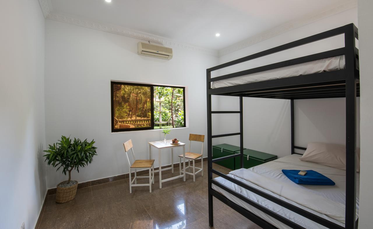 Barefoot Backpacker Resort Сіємреап Екстер'єр фото