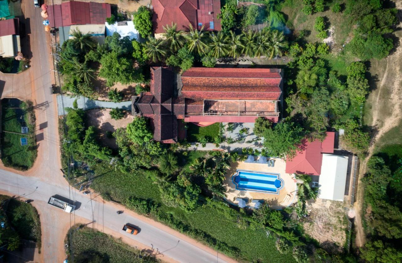Barefoot Backpacker Resort Сіємреап Екстер'єр фото