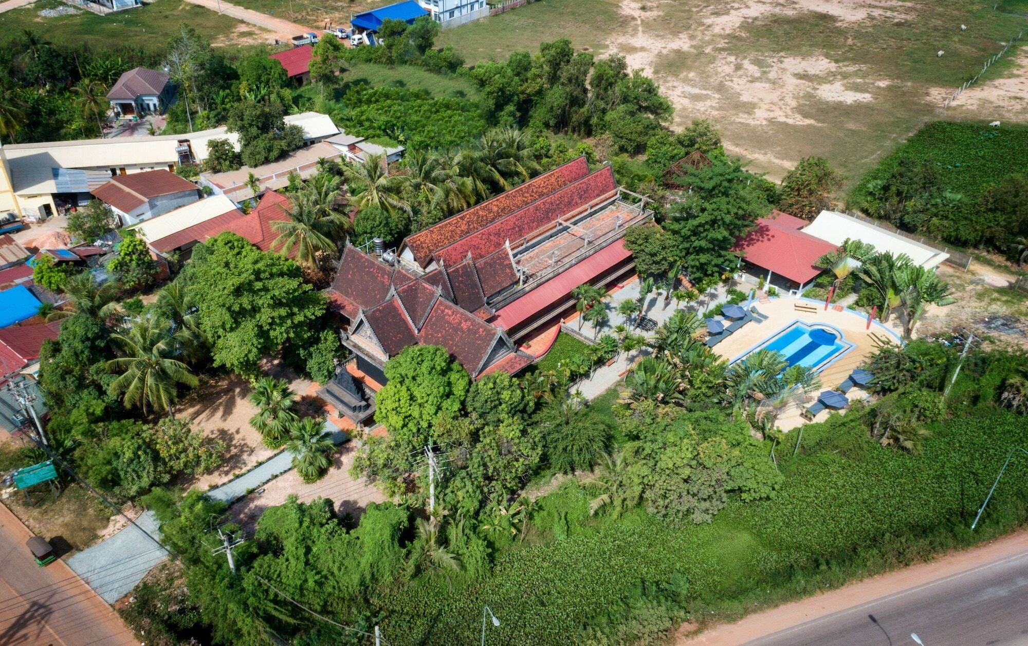 Barefoot Backpacker Resort Сіємреап Екстер'єр фото
